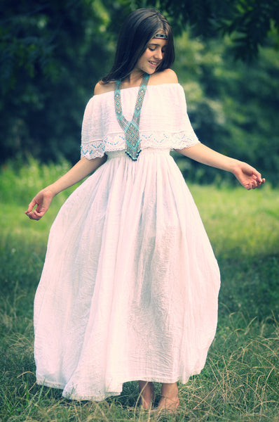 Платье из батиста с  натуральным кружевом