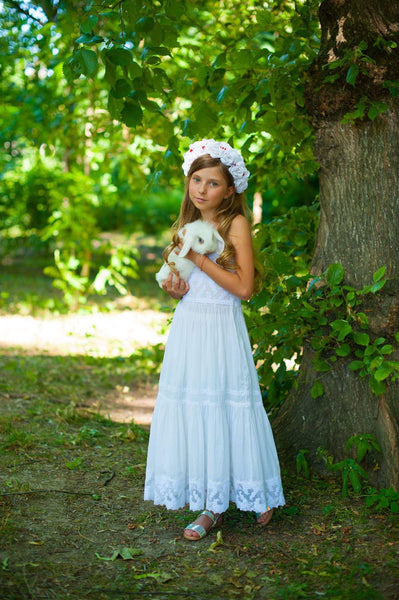 Белое батистовое платье для девочки с кружевом